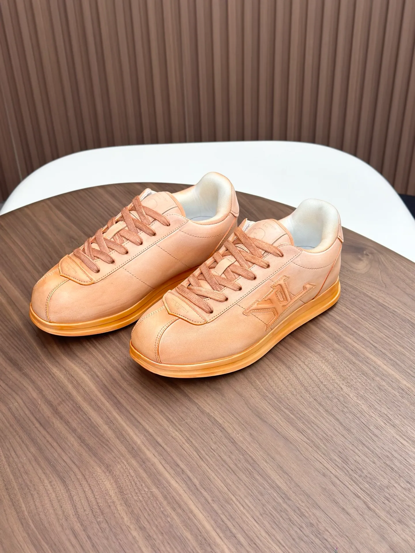 💰800💰Full package💰Top version Washed LV-Louis Vuitton-Classic catwalk new style 1:1 developed replica of the original version! ! The upper foot is very comfortable. It is made of luxurious materials, washed with fine workmanship, and the midsole is printed with English letters "Made in Europe." The upper is made of calfskin imported from Italy. The side is decorated with the brand's LOGO and signature. The latest latex foot pads and mesh lining make the foot feel super comfortable. The original two-color TPU combination outsole is specially provided by the original factory. Bag technology Goodyear stitched edges Fabric: Exclusive custom first-layer cowhide Accessories: Exclusive private model Vuitton logo, lining: Customized silk mesh lining - first-layer silk cowhide lining Outsole: TPU combination outsole wear-resistant, non-slip and anti-yellowing Foot pads: new latex pads-mesh sweat-absorbent Counter technology: fully computerized sewing machine wire drawing Toe box back cover Hot and cold shaping Full set of pull-top last with medium and low logo pattern Counter packaging - Shoelaces, certificates, cards, instructions, certificates of quality, dust bags, the most comprehensive packaging on the Internet, men's sizes 39-44 (38/45 custom-made, non-refundable!